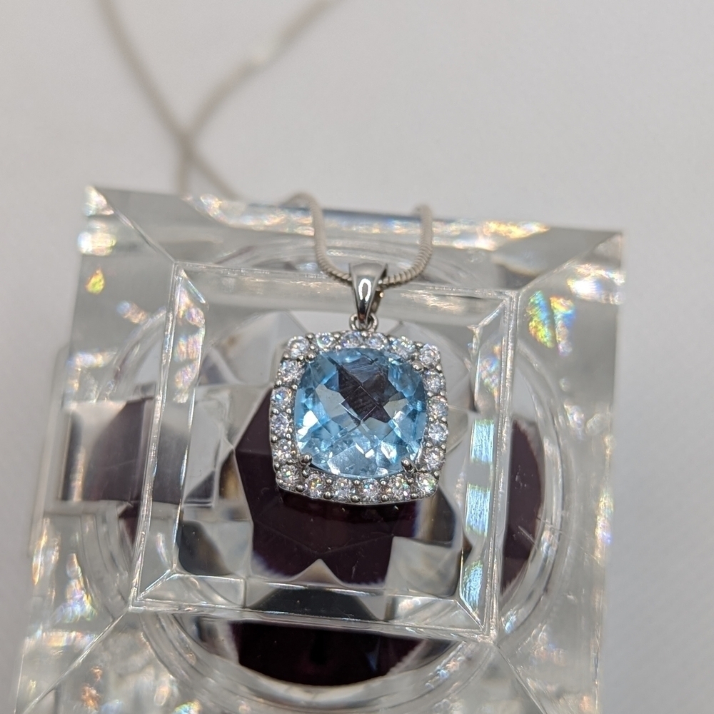 ✨ Stunning Cushion-Cut Blue Topaz Halo Necklace ✨